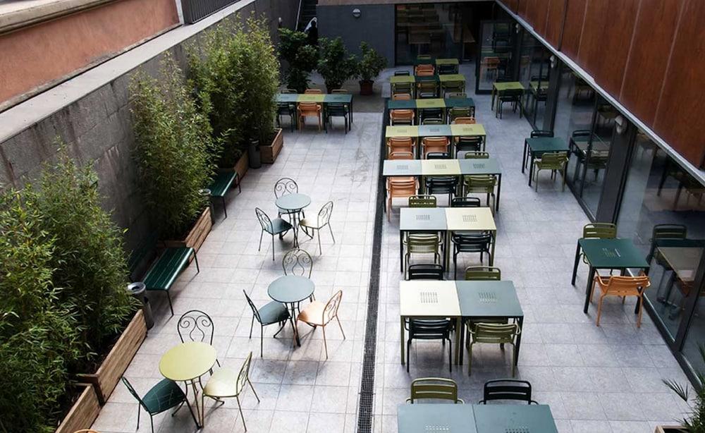restaurant cafeteria
