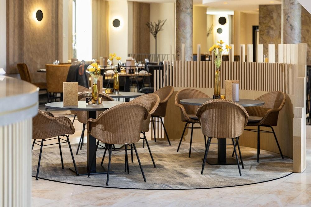 restaurant cafeteria