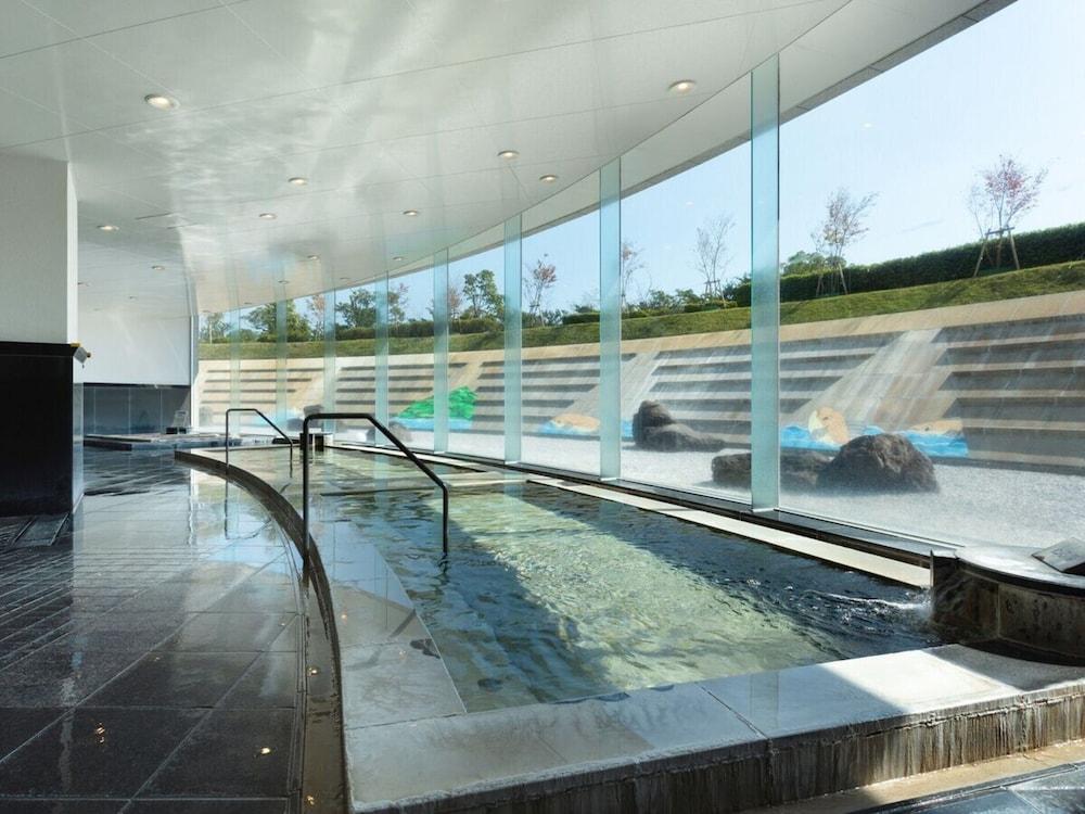 swimming pool spa