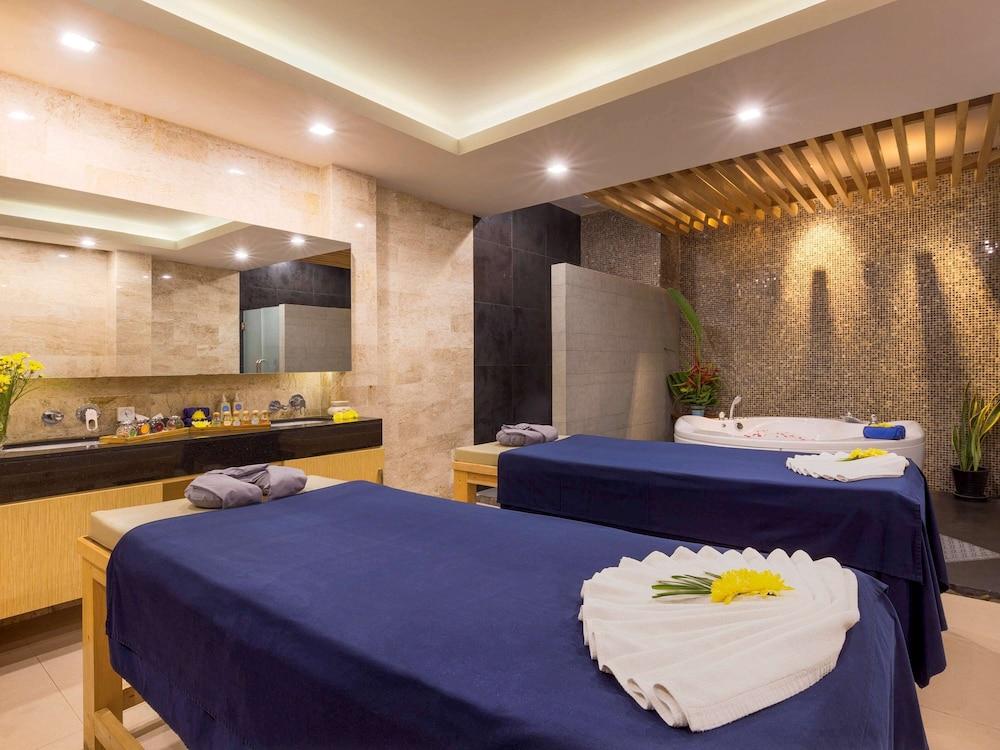 swimming pool spa