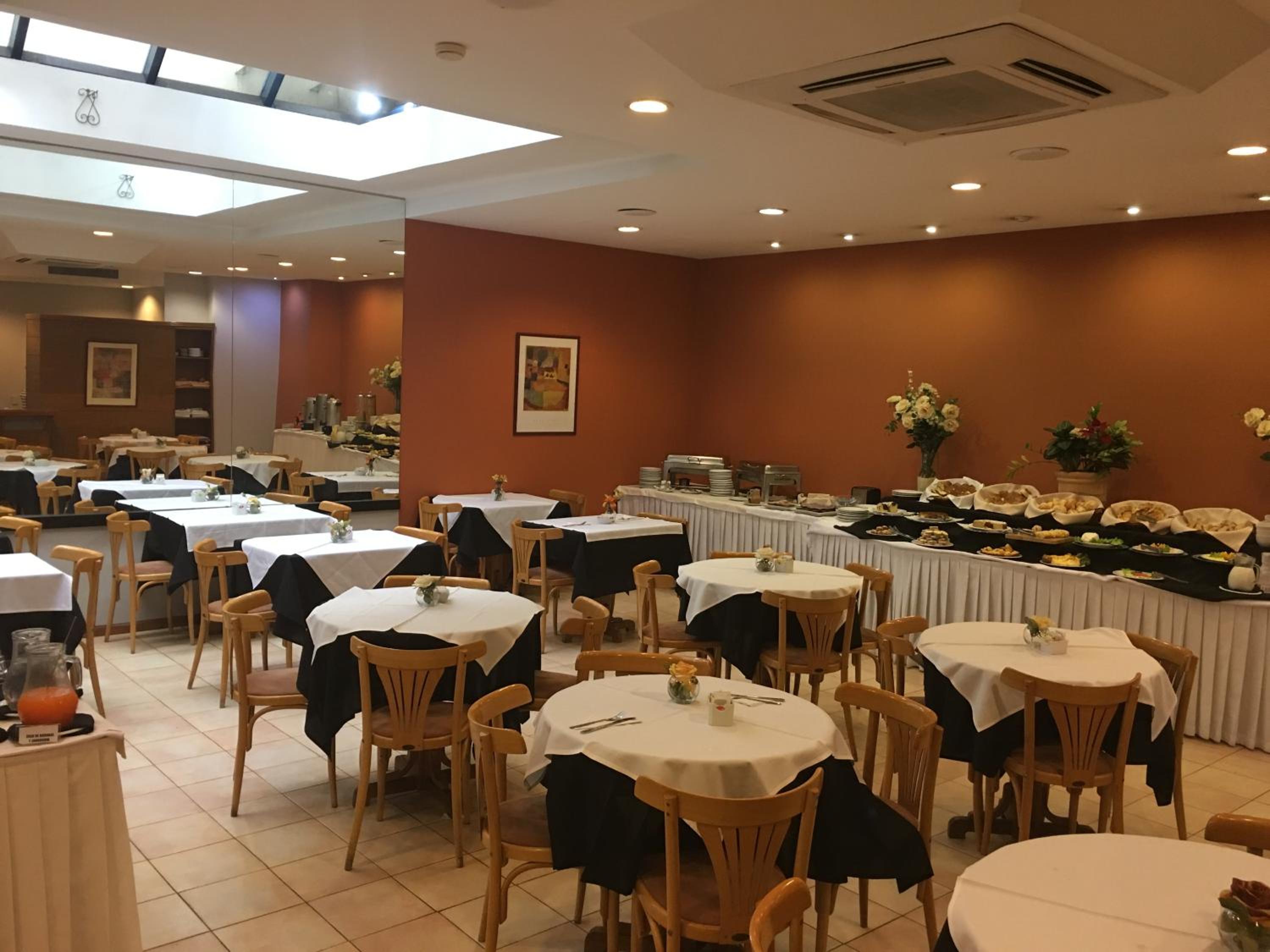 restaurant cafeteria