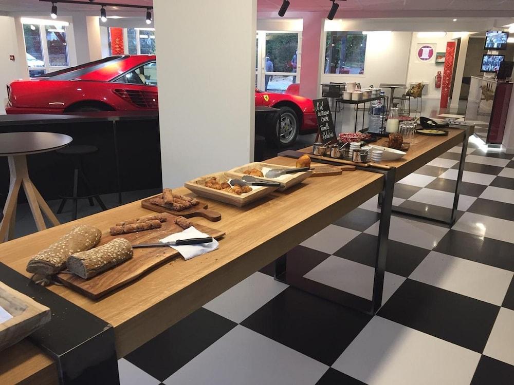 restaurant cafeteria