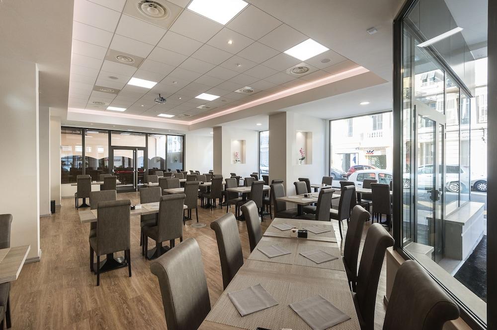 restaurant cafeteria