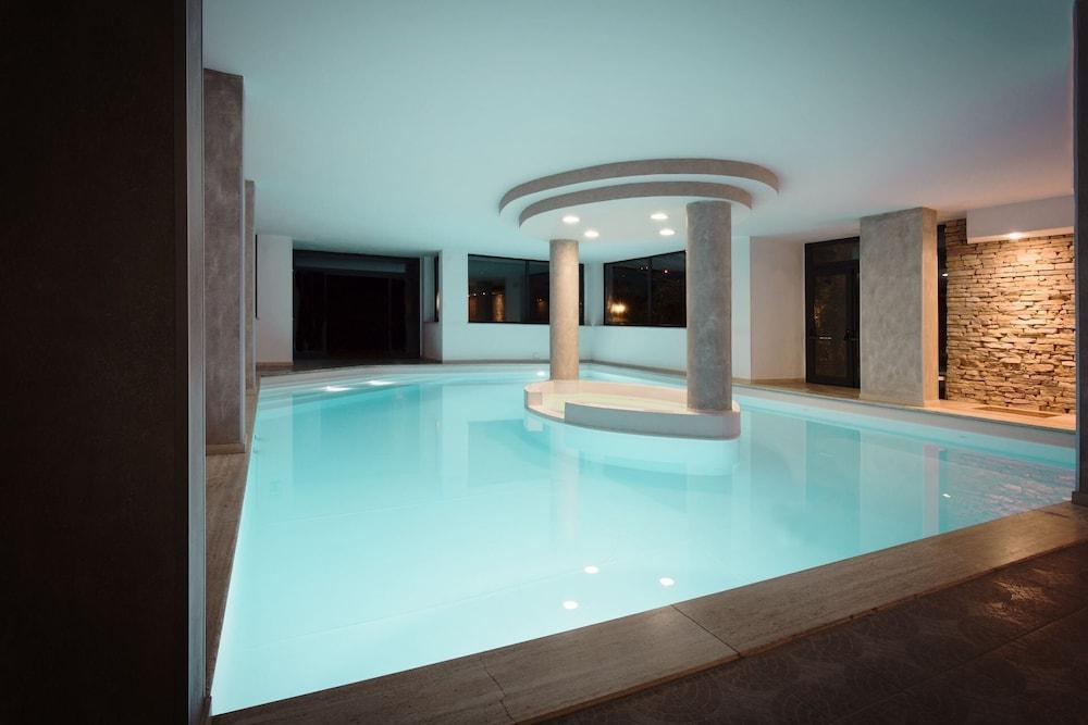 swimming pool spa