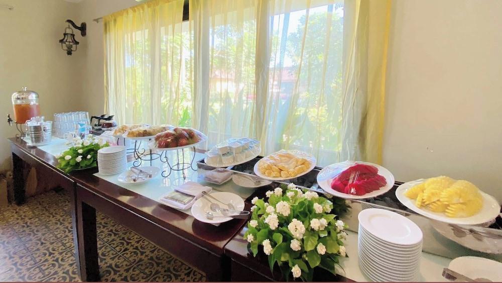 restaurant cafeteria
