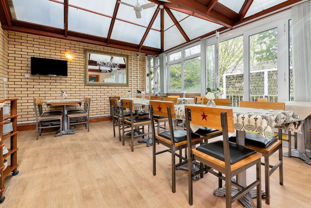 restaurant cafeteria
