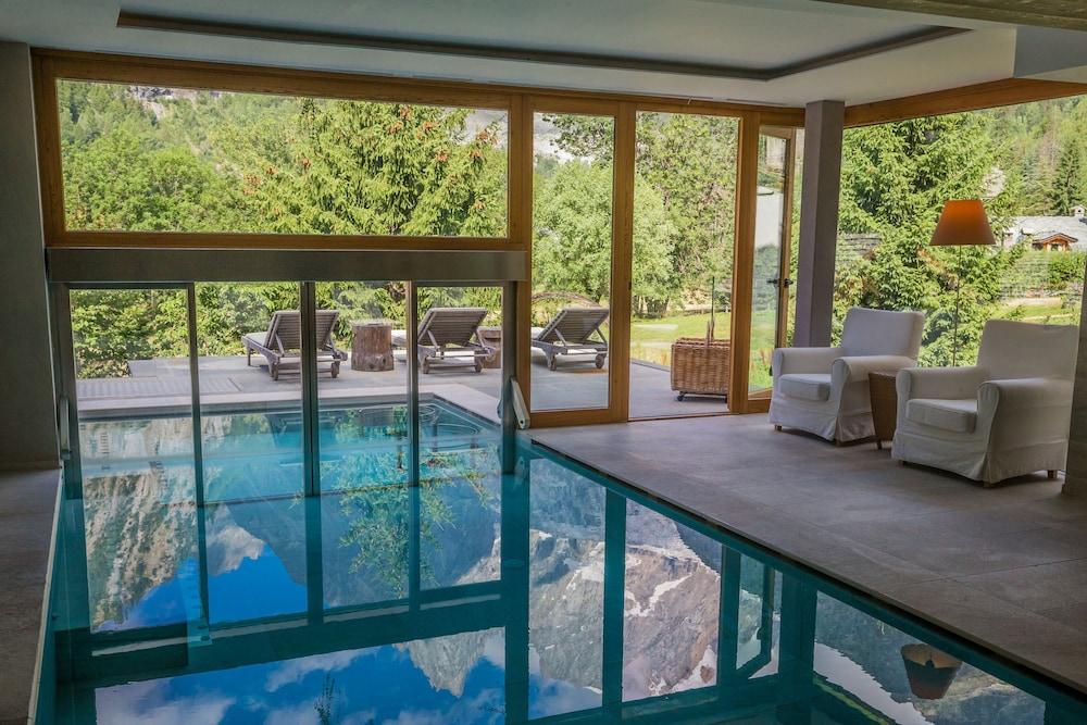 swimming pool spa