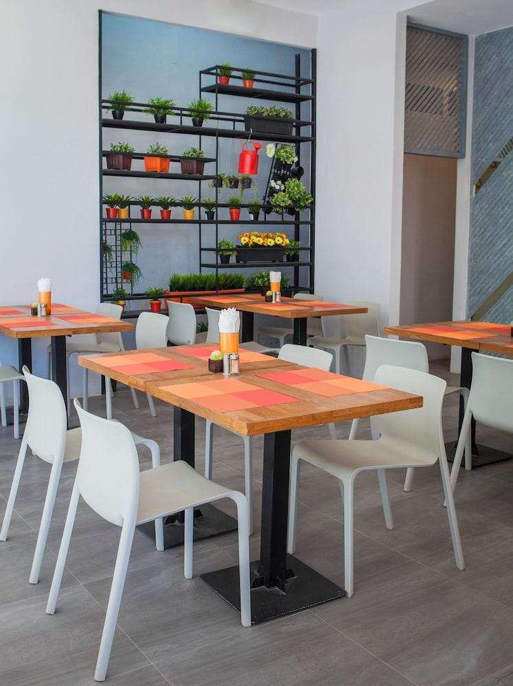 restaurant cafeteria