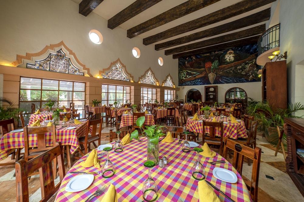 restaurant cafeteria