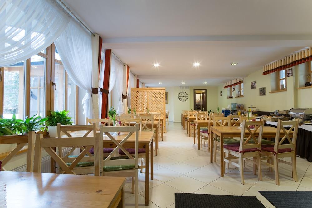 restaurant cafeteria