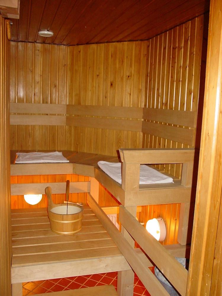 swimming pool spa