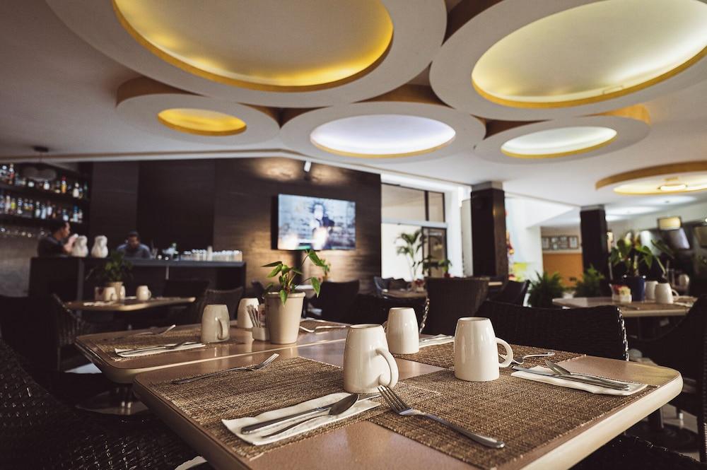restaurant cafeteria