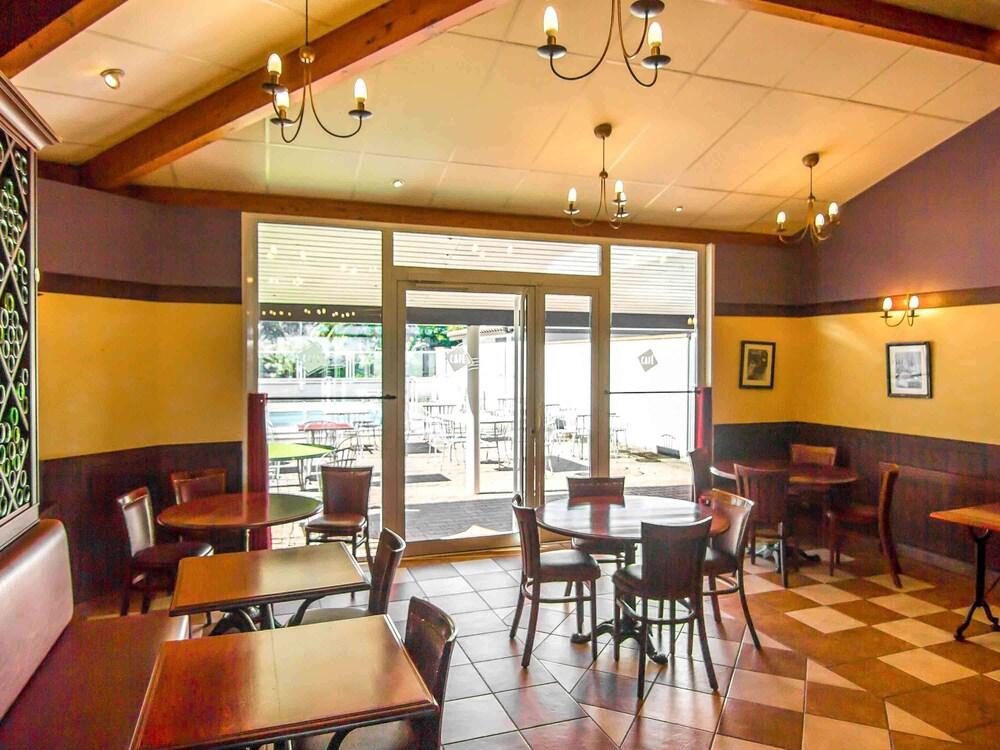 restaurant-cafeteria