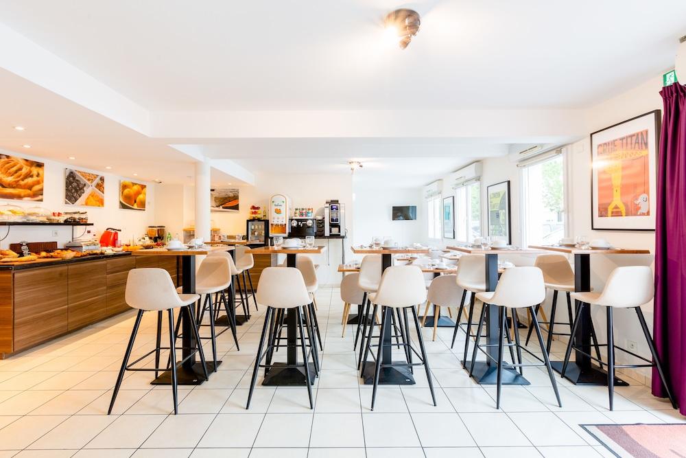 restaurant cafeteria
