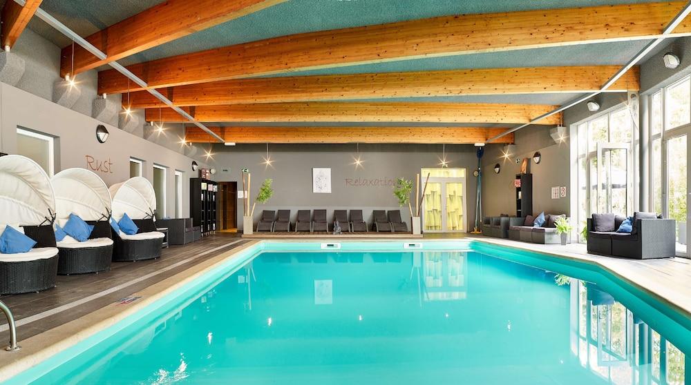swimming pool spa