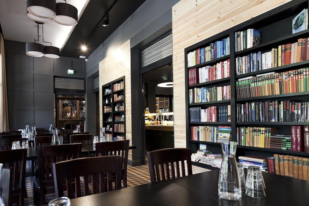 restaurant cafeteria