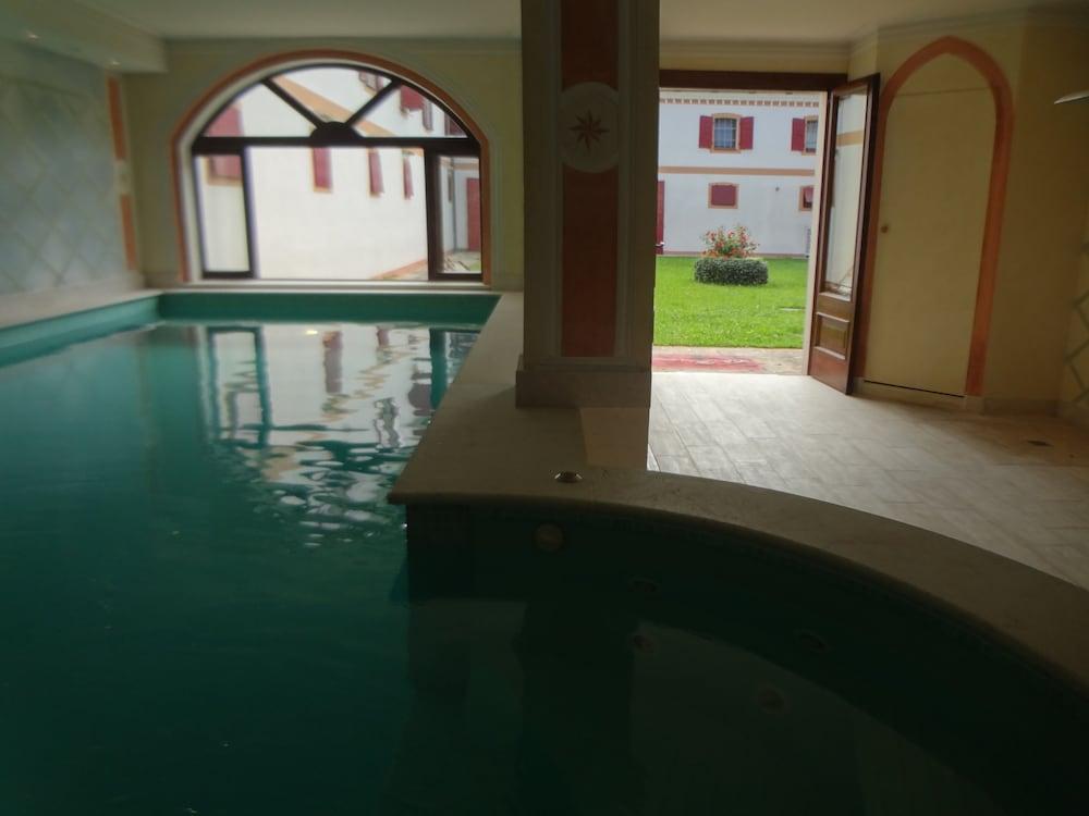 swimming pool spa