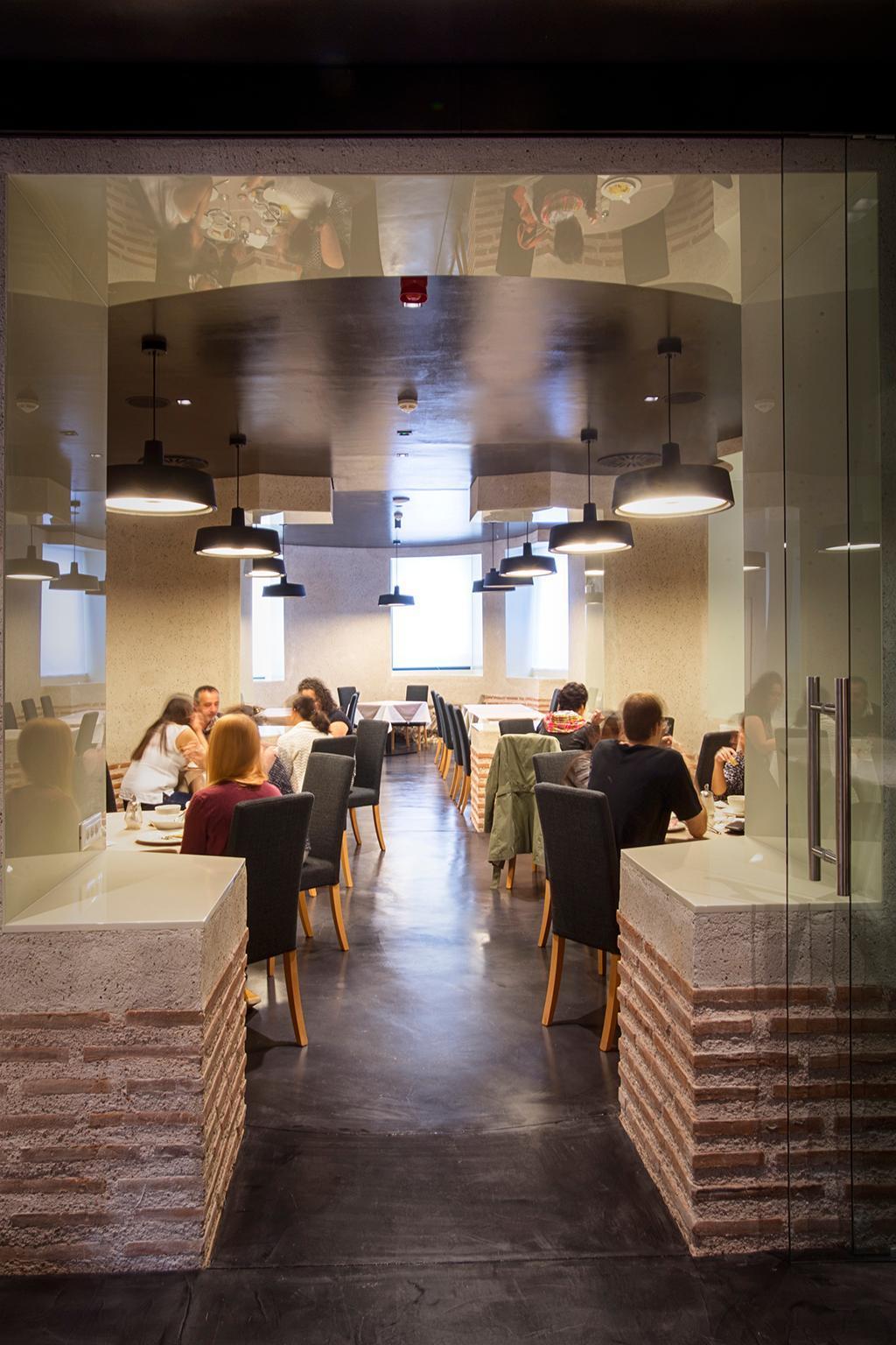 restaurant cafeteria