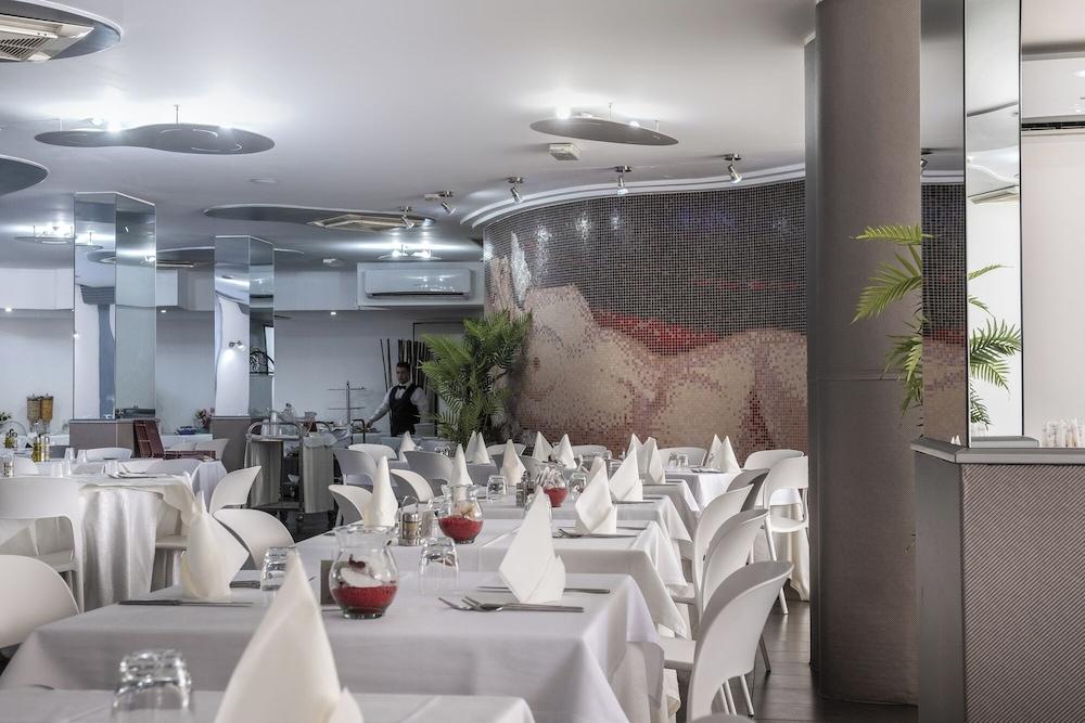 restaurant cafeteria