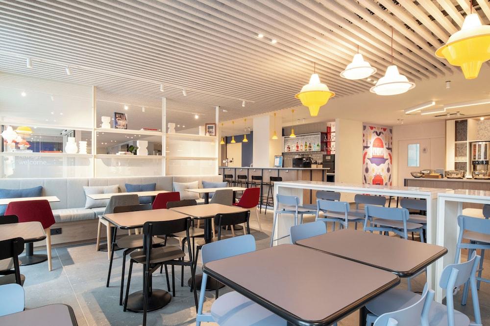 restaurant cafeteria