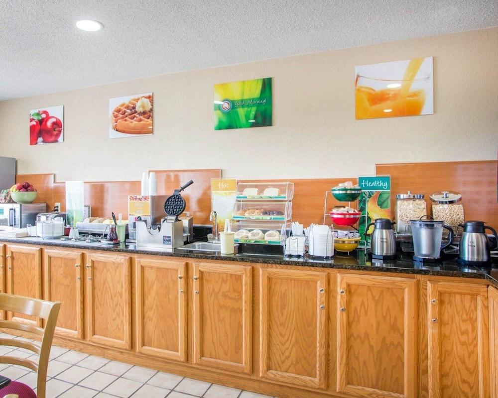 restaurant cafeteria