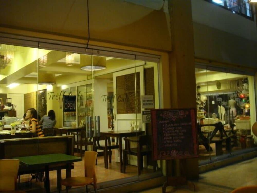 restaurant cafeteria