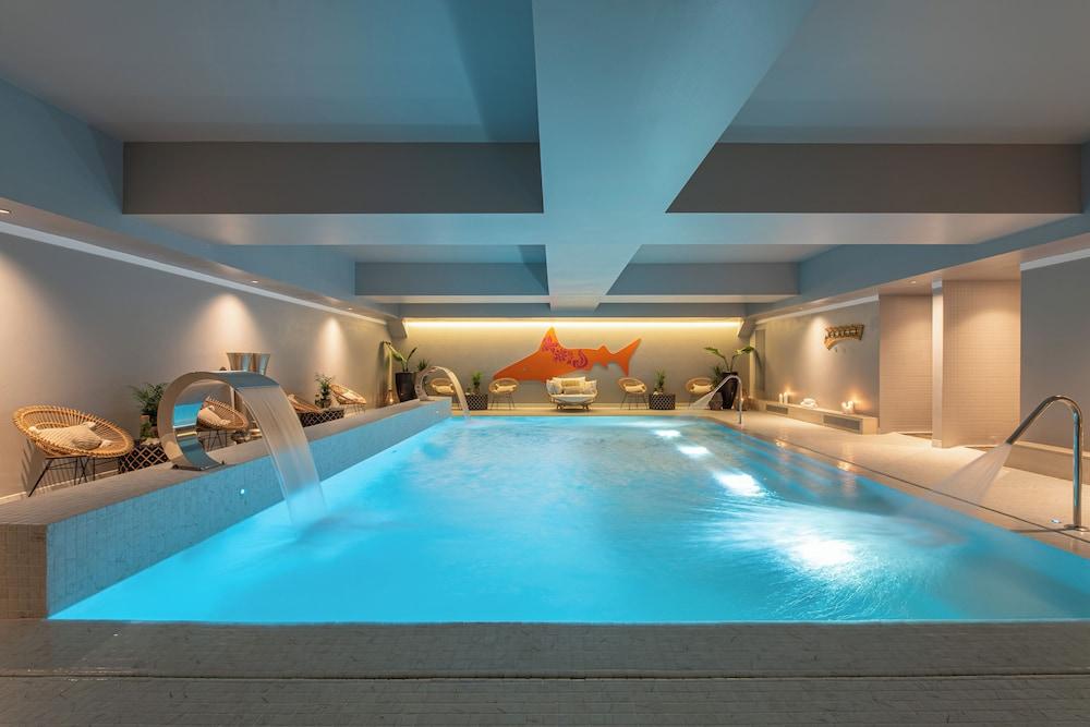 swimming pool spa