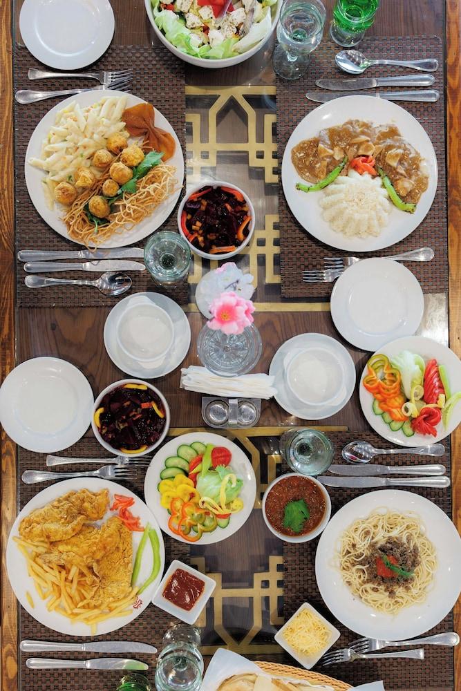 restaurant cafeteria