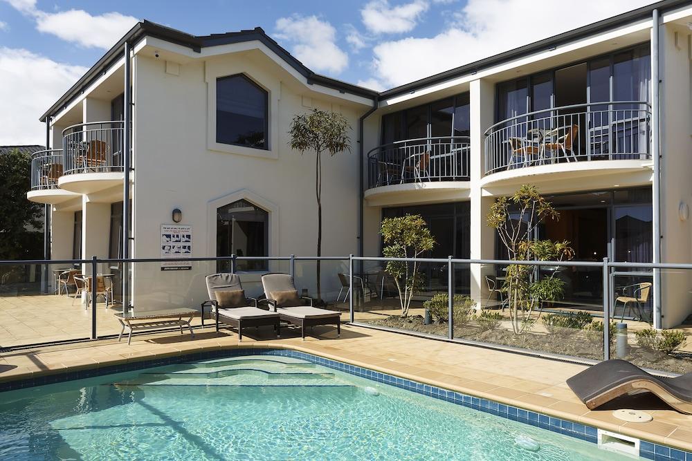 swimming pool spa