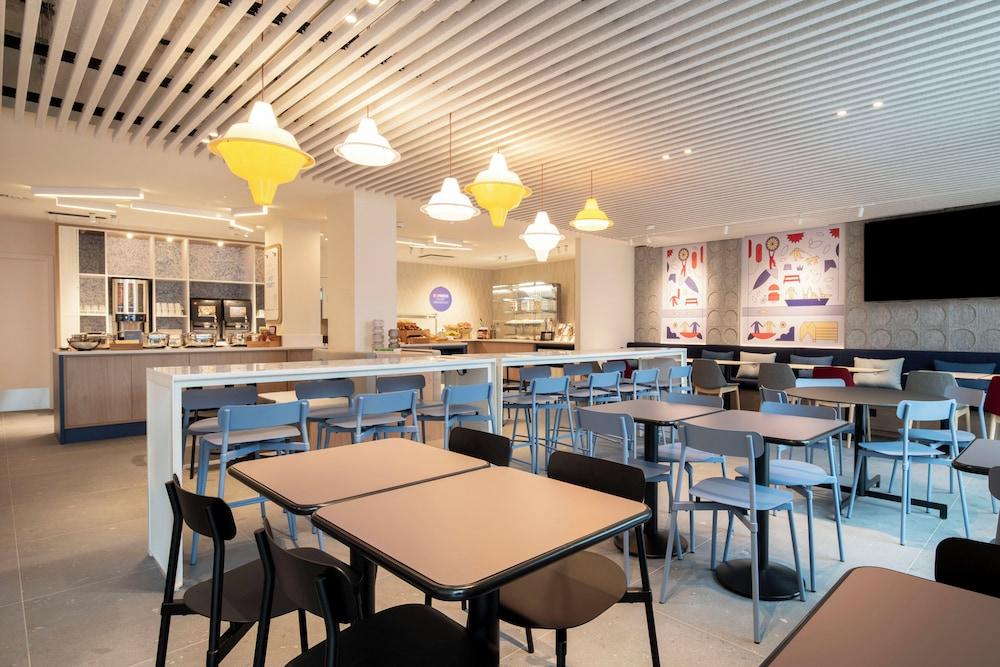 restaurant cafeteria
