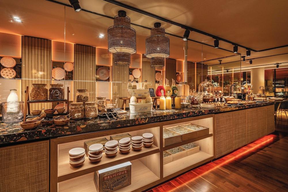 restaurant cafeteria