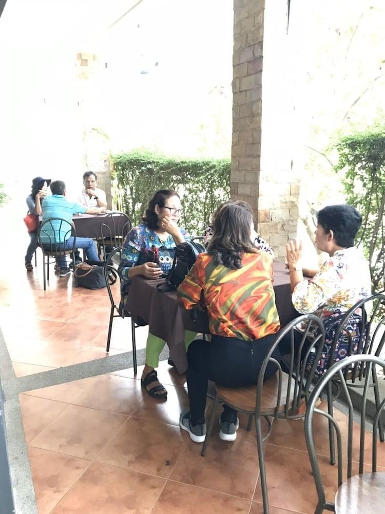 restaurant-cafeteria