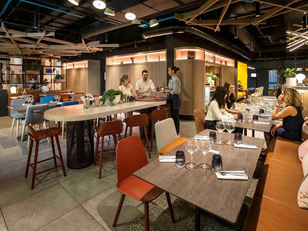 restaurant cafeteria