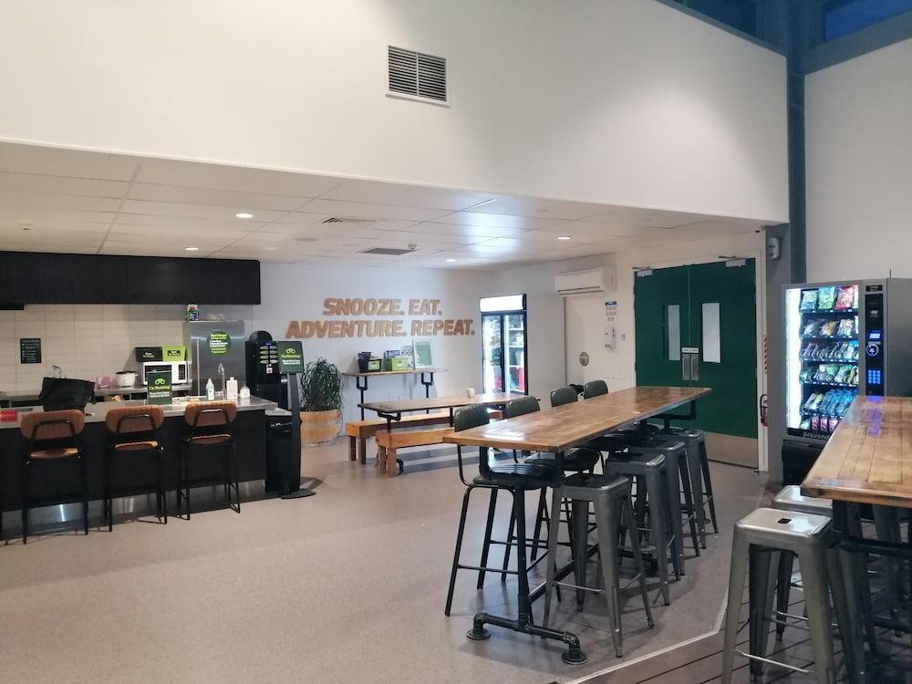 restaurant cafeteria