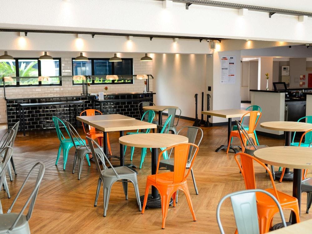 restaurant cafeteria