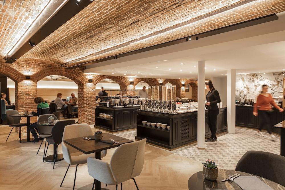 restaurant cafeteria