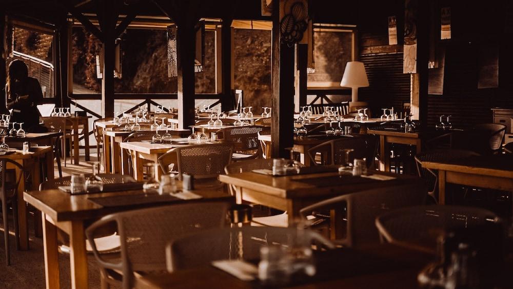 restaurant cafeteria