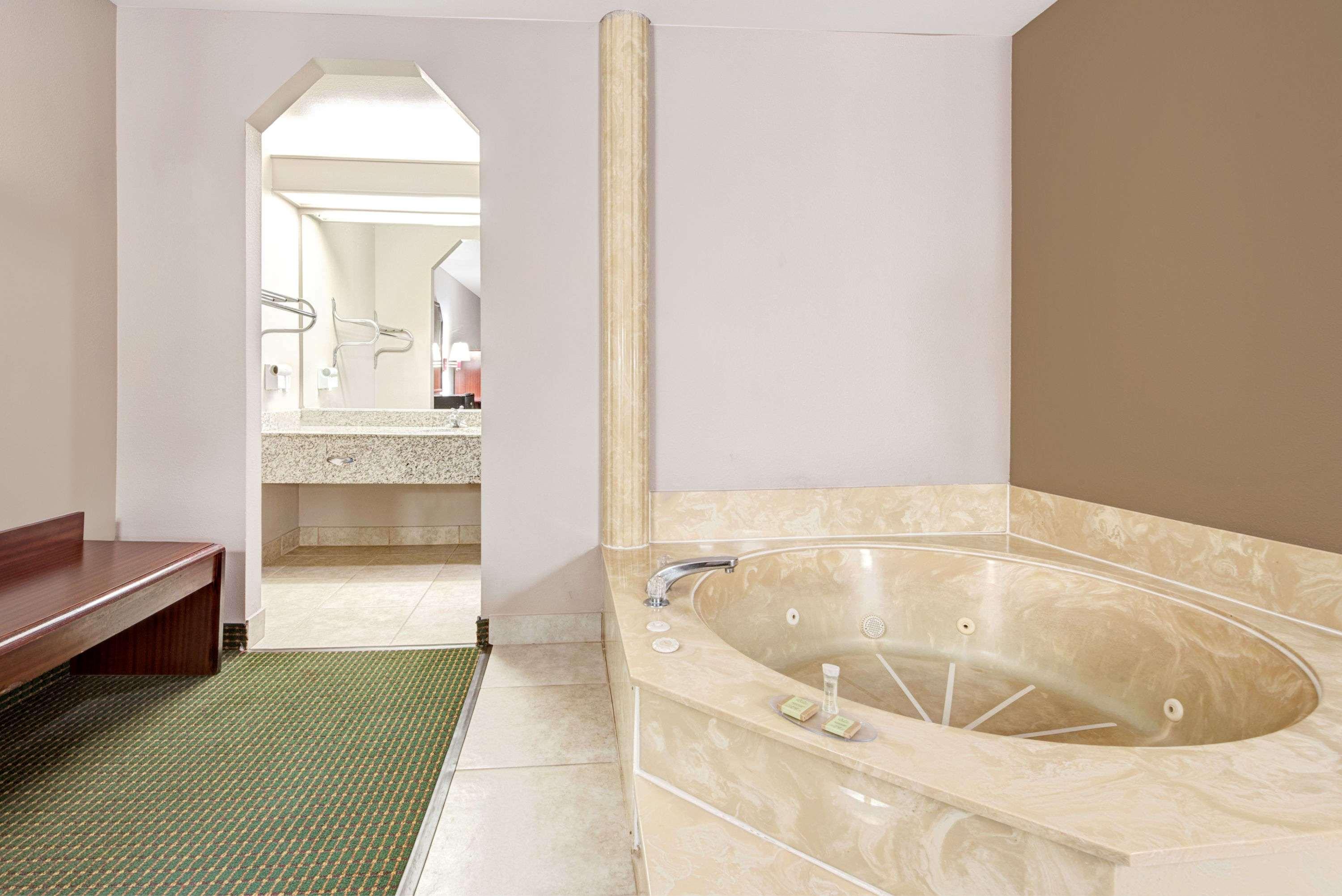 swimming pool spa