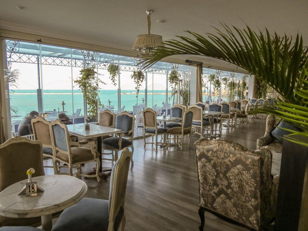 restaurant cafeteria