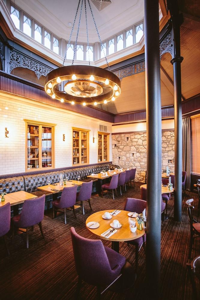 restaurant cafeteria