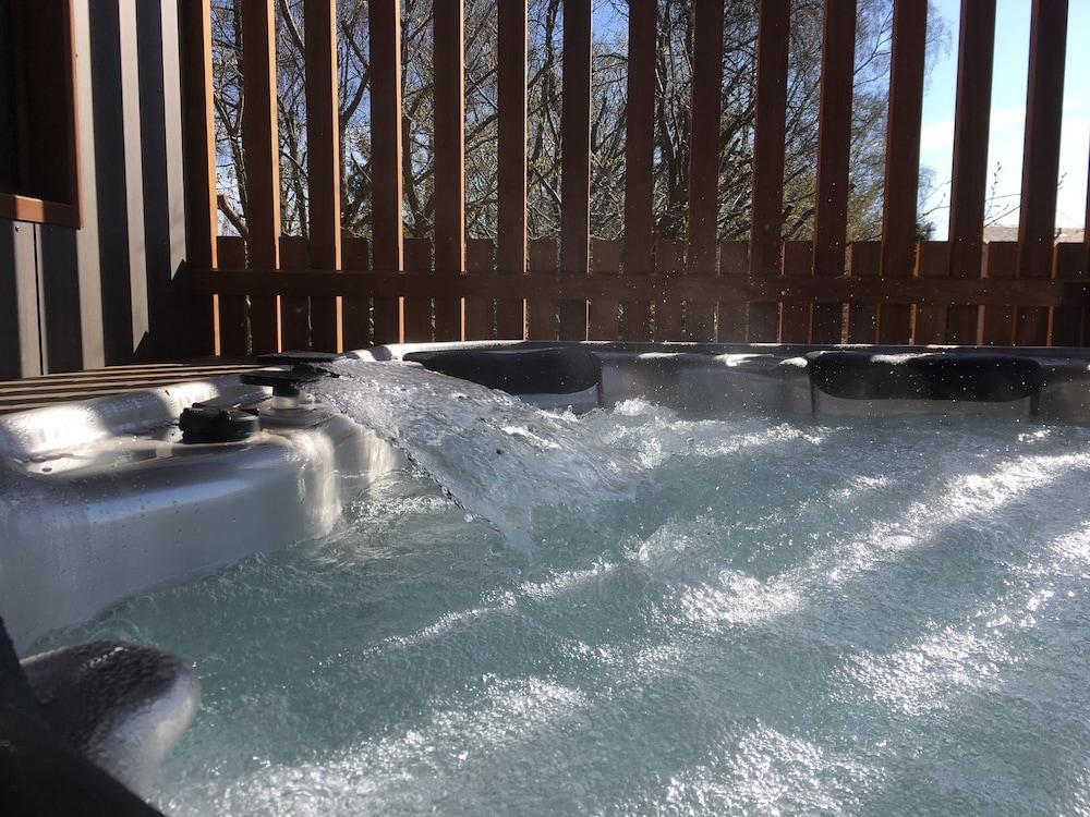 swimming pool spa