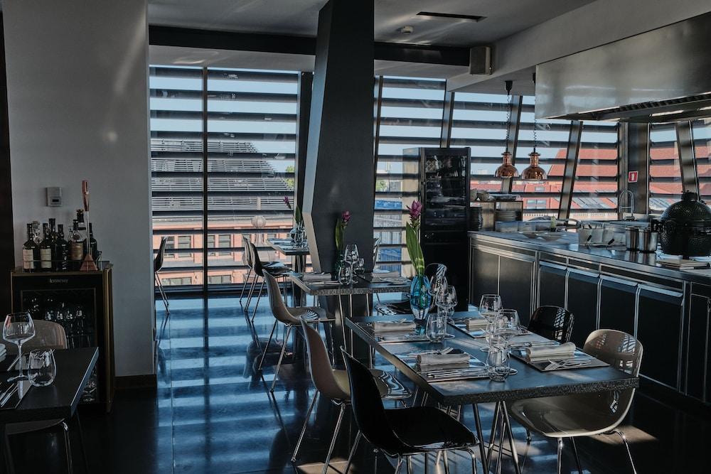 restaurant cafeteria