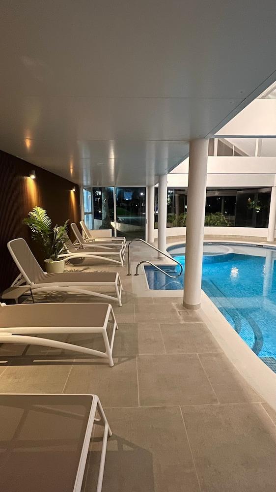 swimming pool spa