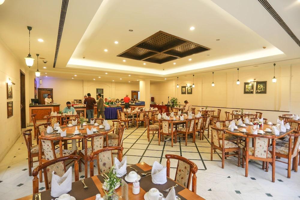 restaurant-cafeteria