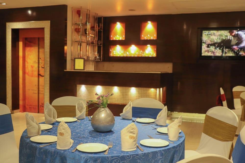 restaurant cafeteria