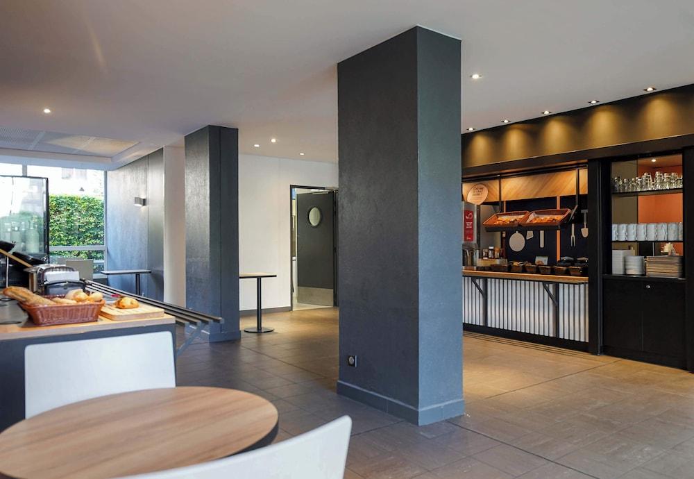 restaurant cafeteria