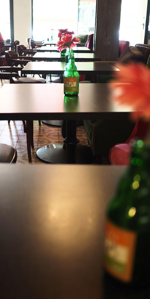 restaurant-cafeteria
