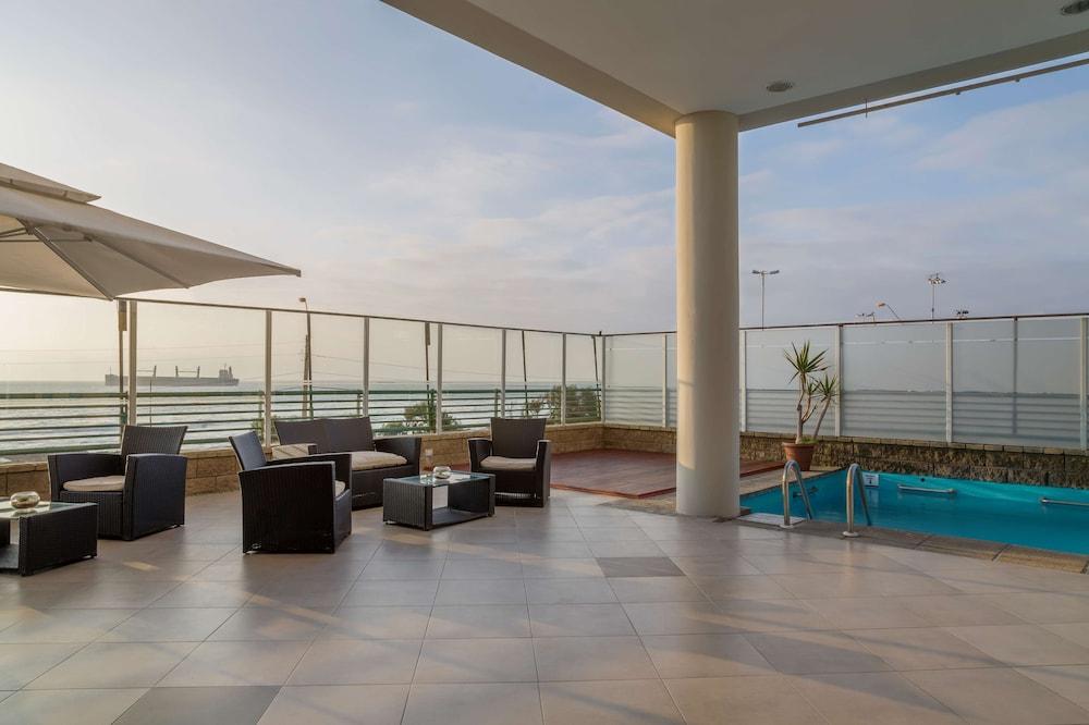 swimming pool spa