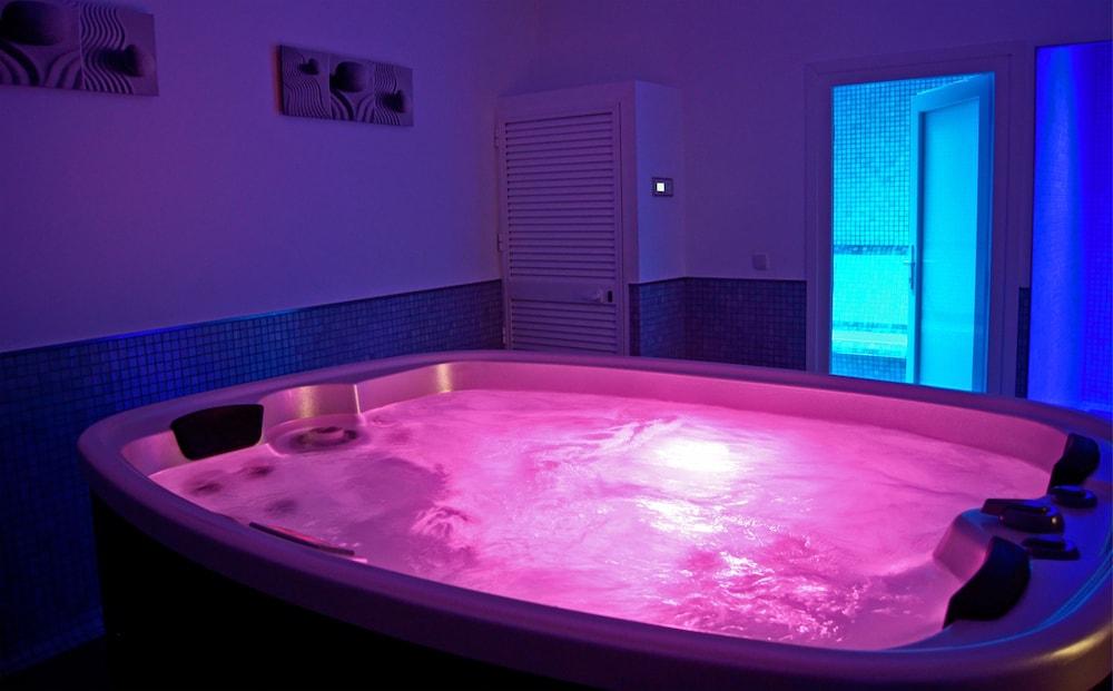 swimming pool spa