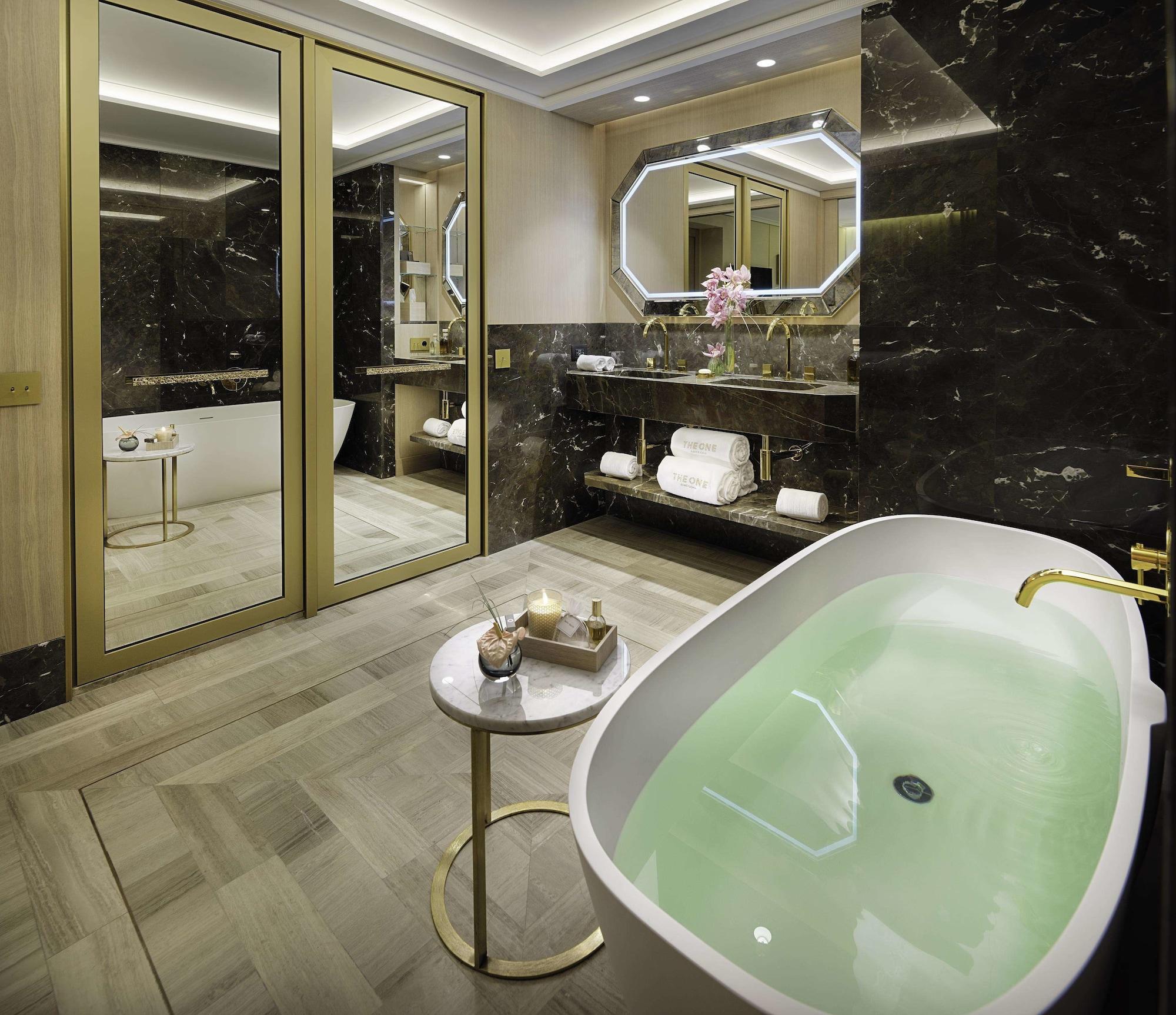 swimming pool spa